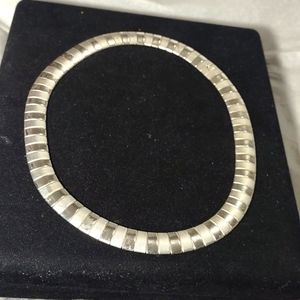 SALE WAS $29 NOW $17 INTERLOCKING SILVER POLISHED & SATIN SMOOTH COLLAR NECKLACE